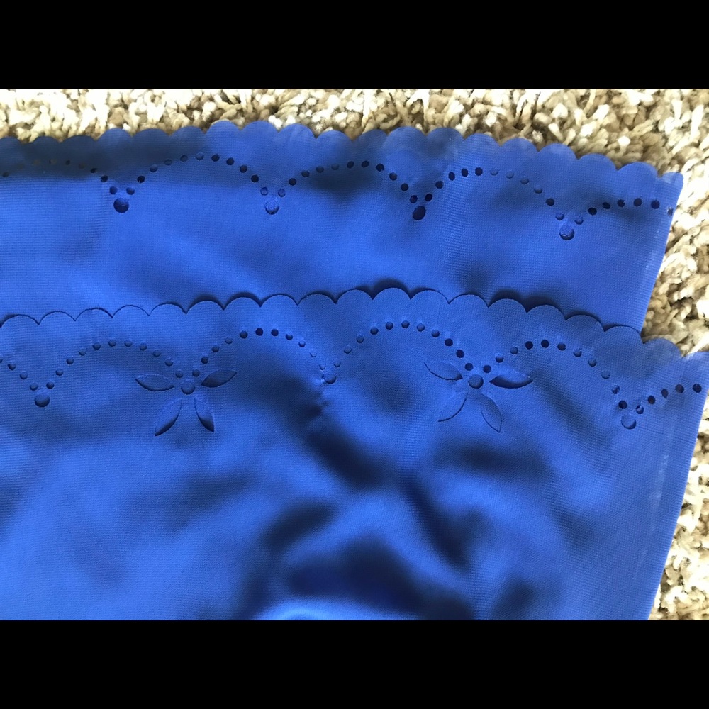 NEW Blue dress with cutout details - Picture 3 of 7